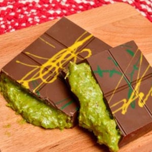 ドバイ クナーファ チョコレート バー: 70% ピスタチオ ペースト (2 個