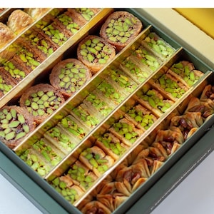 Gemischtes Baklava: Verschiedene Süßigkeiten aus dem Nahen Osten (1,1 lb - 500 g)