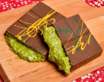 ドバイ クナーファ チョコレート バー: 70% ピスタチオ ペースト (2 個