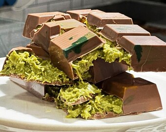 ドバイ クナーファ チョコレート バー: 70% ピスタチオ ペースト (2 個