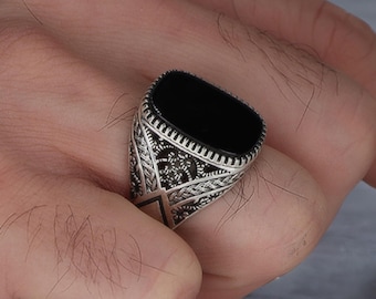 Vintage Style Men Ring, Large Onyx Stone Men Ring, Silver Men Signet Ring, Large Thumb Ring, Handmade Engraved Ring, Elegant Gift for Him