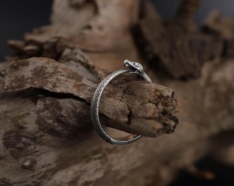 Anillo de serpiente Ouroboros: Joya de plata de ley que simboliza el renacimiento