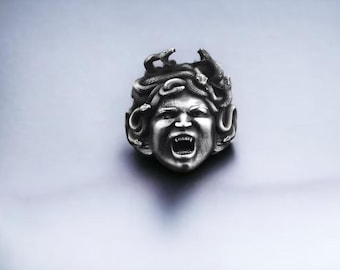 Anillo de Medusa en plata de ley: joyería de pelo de serpiente de la mitología griega