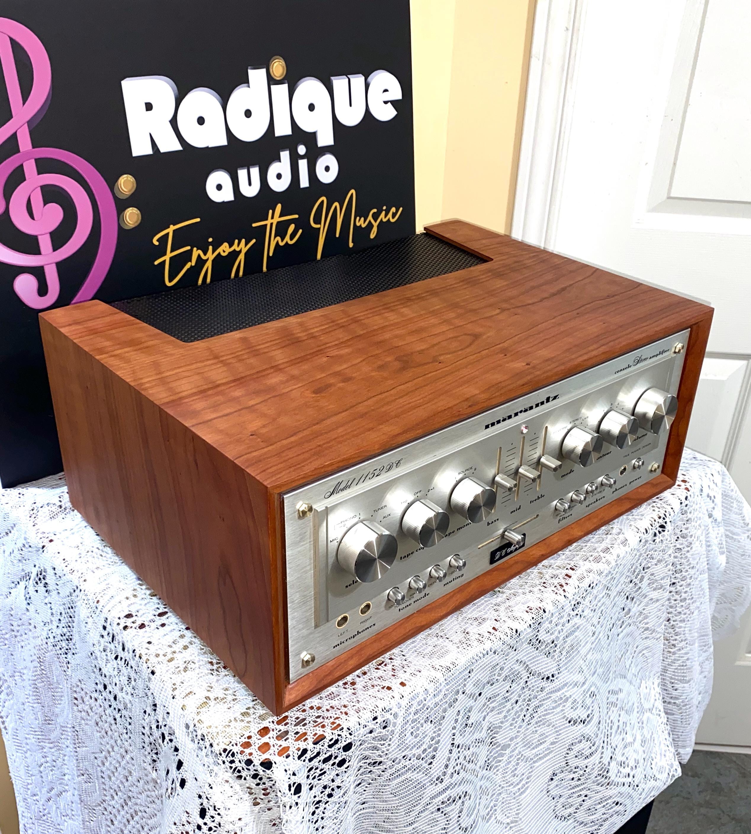 Gorgeous, Vintage 76 WPC Marantz 1152DC Integrated Amplifier, in