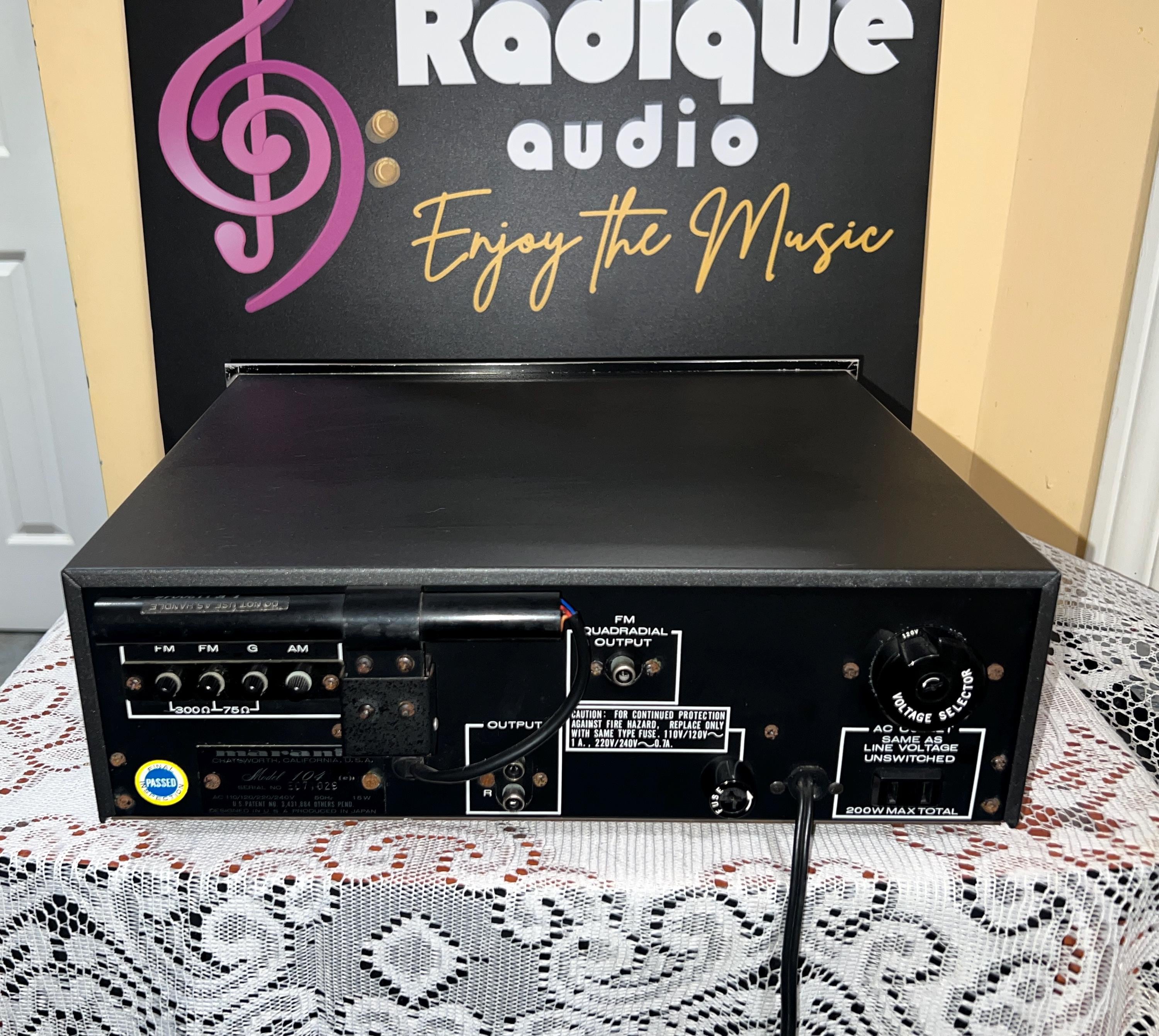 Marantz Model 104 AM/FM Stereophonic Tuner – Classic 1970s Design