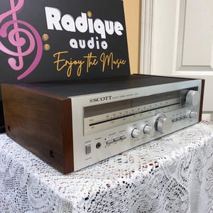 Attractive Vintage Scott 325R Stereo Receiver – 25 WPC Silverface Classic