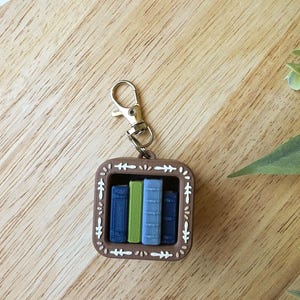 Llavero antiestrés con forma de mini estantería / Juguete antiestrés con forma de libro impreso en 3D / Pequeño juguete con forma de estantería