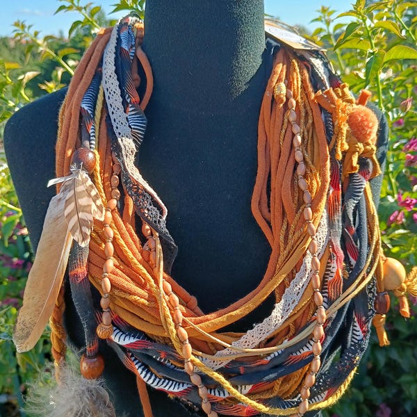 Cotton T-shirt with necklace