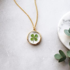 Real Four Leaf Clover Necklace – Lucky Gift for Her – Mother’s Day Gift – Pressed Clover Resin Pendant, Botanical Necklace.
