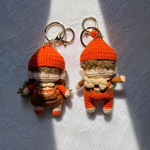 Orange Curly-Haired häkeln paar Schlüsselbund, Ornamente, handgemachte Puppe, Weihnachtsgeschenk, Taschenanhänger, süßes Geschenk für Kinder, Cartoon