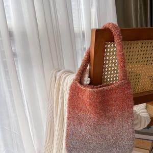 Süße kleine bunte gestrickte Einkaufstasche, gemütliche Minitasche, Geschenk für Sie, Hochzeitsgeschenk, Retro-Stricktasche