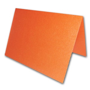 Tarjetas de lugar PESADA en blanco con llama naranja brillante, tarjetas de tienda plegadas, ideales para tarjetas de mesa, paquete de 50