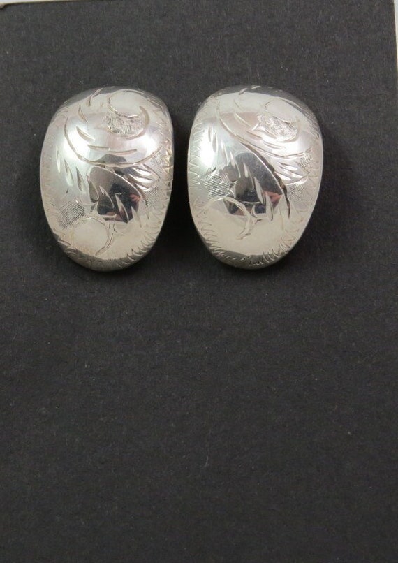 Hollow Post Earrings with Engraved Leaf Design Sta