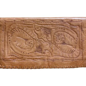 Cartera de cuero vintage con relieve floral para pasaporte, portadocumentos, 8" x 4 1/2"