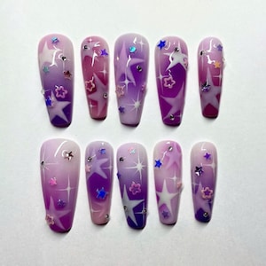 Verträumte violette Presse auf den Nägeln, Benutzerdefinierte Sternnagel, Hochzeitsnagel, Fairycore Nägel, Einzigartiger Designnagel, Urlaubsnägel, Acrylpresse, Gelnagel