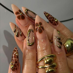 Brown Flower Long Stiletto Nail Set, Hand-painted Nail Glue with Brown Spots, Custom Press on Nails, Fake Acrylic Nail, Trendy Nail Art.