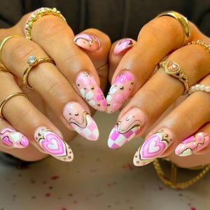 Valentine Elegance Nail Set, Interconnected Pink Heart Press On Nails, Hand-painted Nail, Valentine Nail, Flower Nail, Heart Nails, Gift.