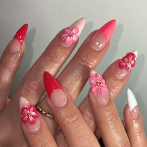 Unhas postiças com flores rosas, unhas postiças florais deslumbrantes, unhas acrílicas com flores cromadas 3D, nail art primavera-verão com pontas francesas.