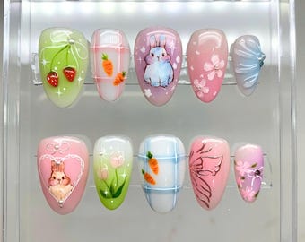 Handbemalte Mollige Kaninchen Press-On-Nägel, Pastell Press-On-Nägel mit Erdbeere, Valentinstag-Hasen-Nägel, Kawaii-Nägel, Valentinstag-Nägel
