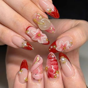 Handbemalte Schlangenpresse auf den Nägeln, einzigartiges langes Mandelnagelset mit Jade, Blume, trendige asiatische Nagelkunst, künstlerische künstliche Nägel für Party, Abschlussball