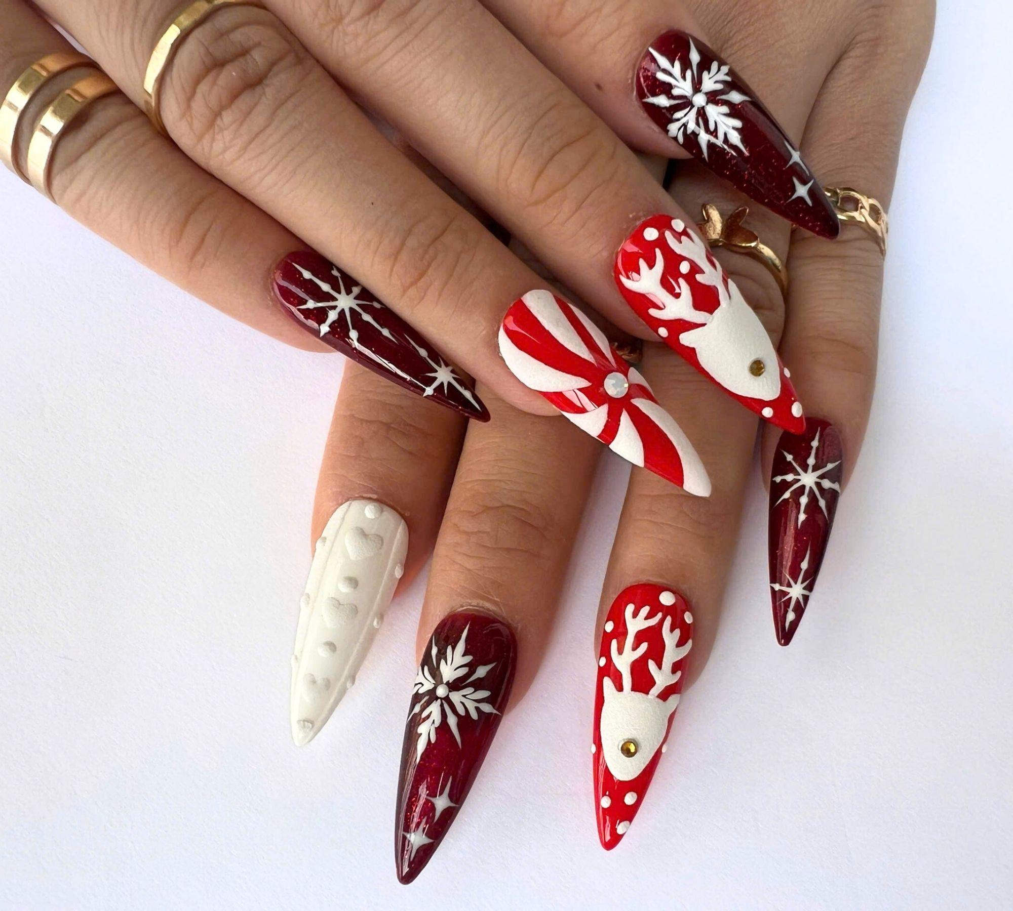 Elegant Noel Chic Nail Art