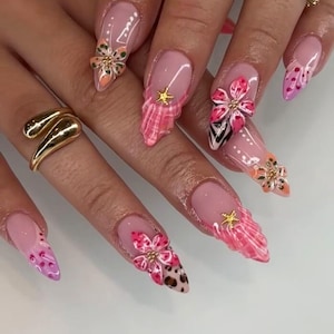Beach Holiday Summer Vibe Almond Press On Nail, 3D Beach Theme with Seashells and Starfish, Flower Nail Set with French Tips, Spring Nails.