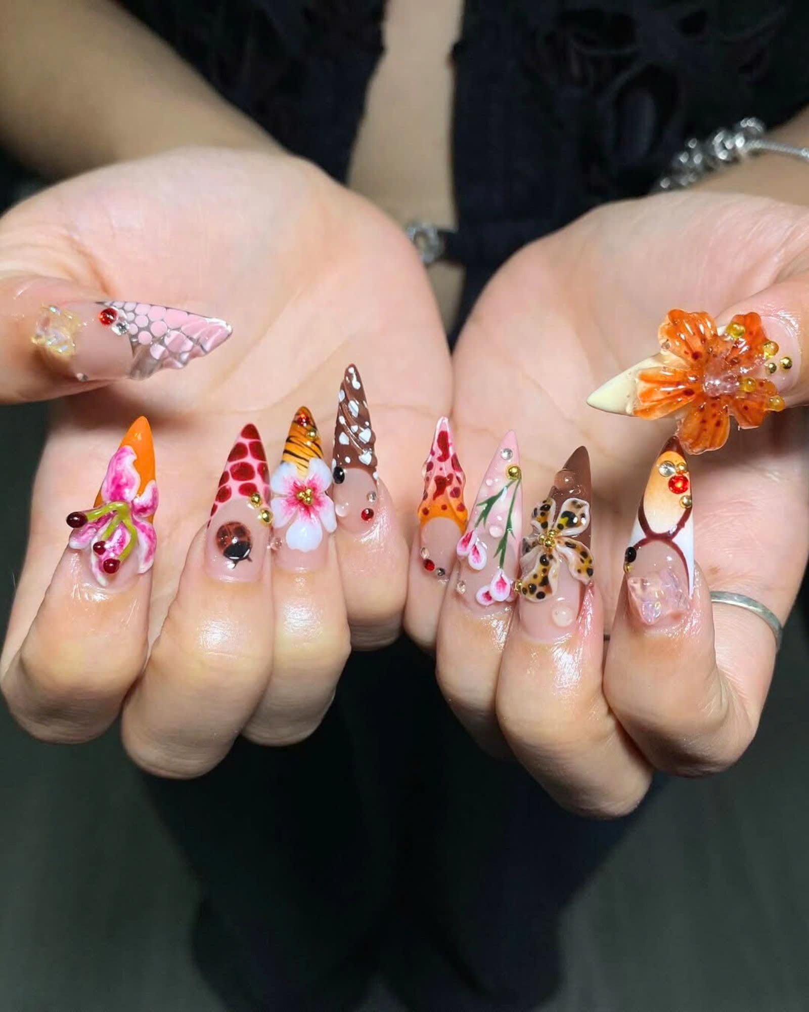3Dアニマルプリントのプレスオンネイル、花、トラ、てんとう虫
