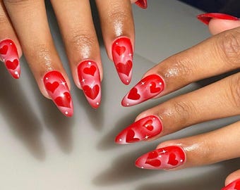 Handbemalter roter 3D-Herz Press On Nagel, Mandel Nagel-Set, Valentinstag Nail Art, Herz Nagel, Benutzerdefinierter künstlicher Nagel, Romantischer Valentinstag, Geschenk für sie
