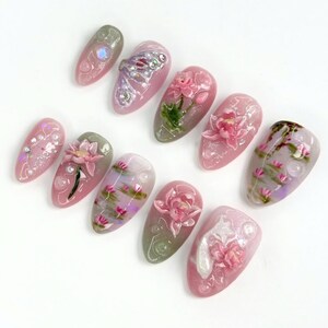 unique nail designs, bold press on nails, vibrant nail art, abstract nail, hand-painted nail, artistic press ons, custom nail art, asian press on, asian nail art, fish fake nails, press on nail fish, koi press on nails, coi fish nails, tea party nail