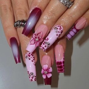 Conjunto de unhas de flor roxa 3D, unhas pintadas à mão com motivos florais, unhas personalizadas de pressão, unhas 3D, unhas ombré, unhas com pontas francesas, unhas postiças, unhas de sonho