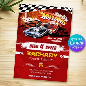 Op de afbeelding: Een rode en zwarte verjaardagsuitnodiging met een Hot Wheels-thema. De uitnodiging toont een blauwe en zwarte raceauto en een rode raceauto met de tekst "Need 4 Speed" en "Zachary" in geel. De uitnodiging bevat ook de datum, tijd en locatie van het feest.