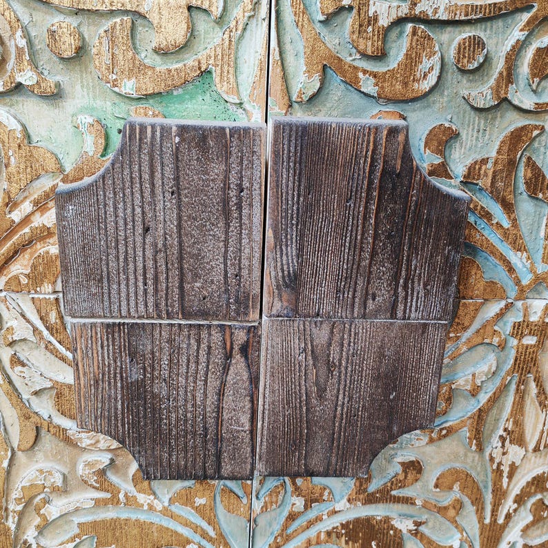 Retro Carved Storage Wooden Double Door Double Layer