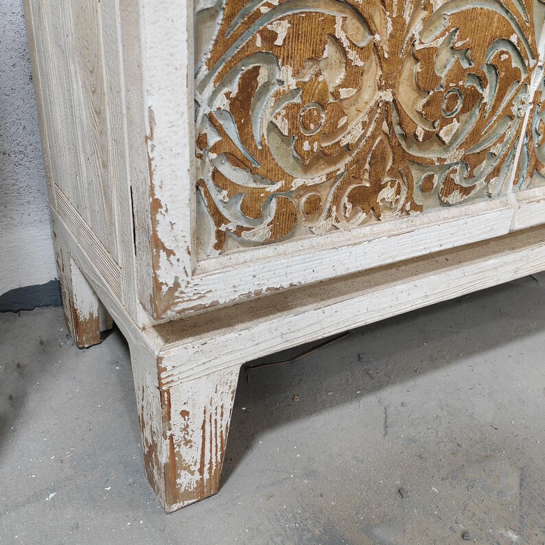 Retro Carved Storage Wooden Double Door Double Layer