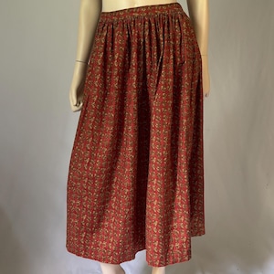 Midikjol i vintage-stil med blockmönster | Röd blommig bomullsdirndl-stil i cottagecore