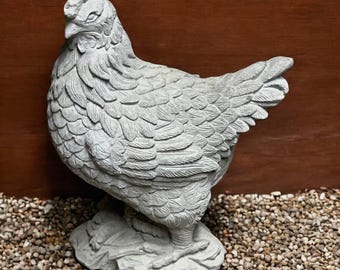 Stone chicken statue Outside bird design Chicken lawn idea Farm bird art Beton chicken ornament Garden farm style Backyard bird figure