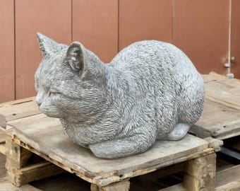 Sitting cat figurine Pet memorial decor Cat closed eyes Stone realistic cat lawn decoration