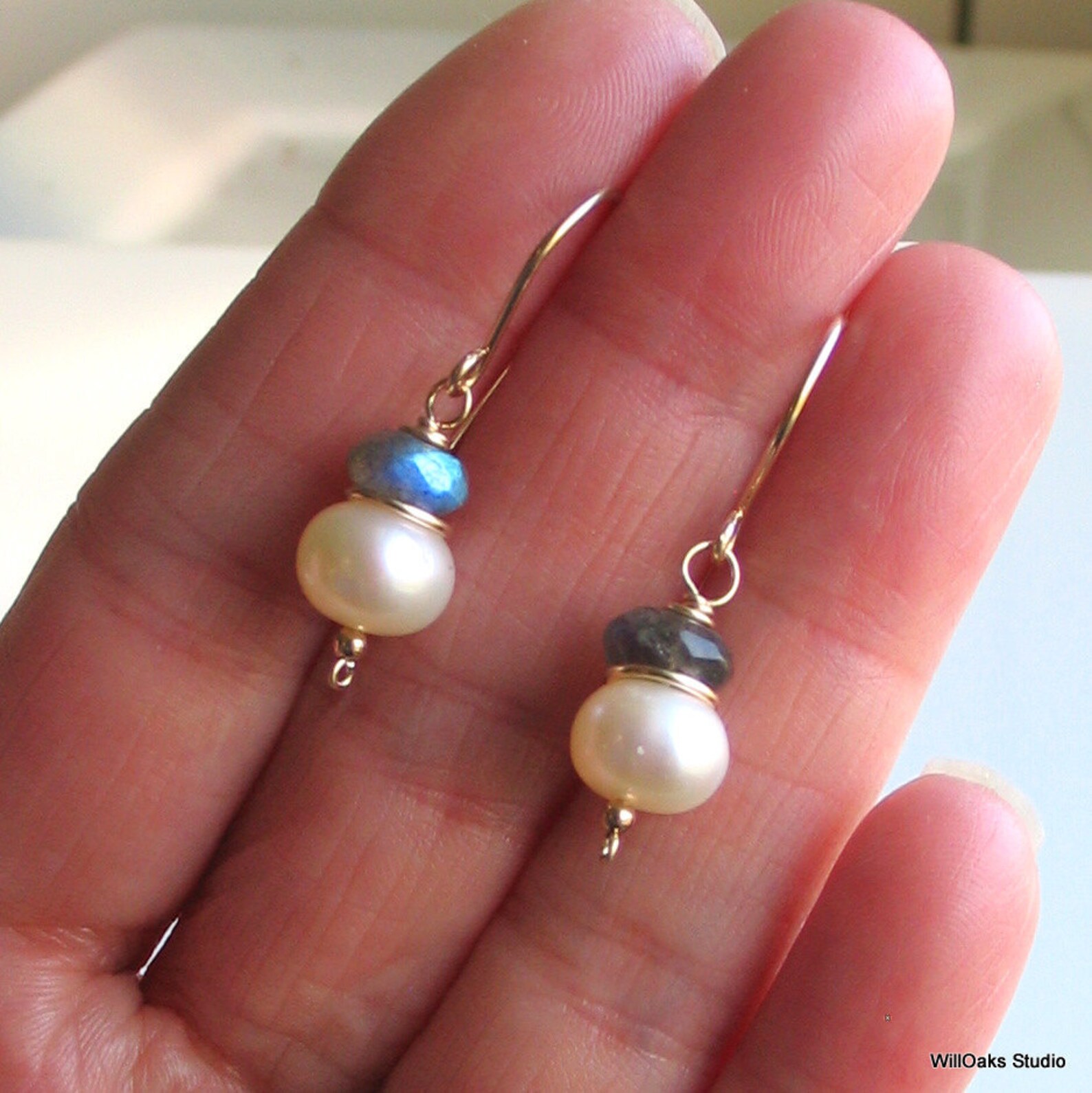 •EQUA-LUNA• labradorite petal + gold earrings