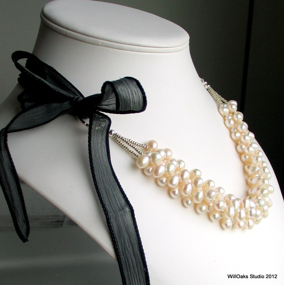 Pearlized Ribbon Necklace