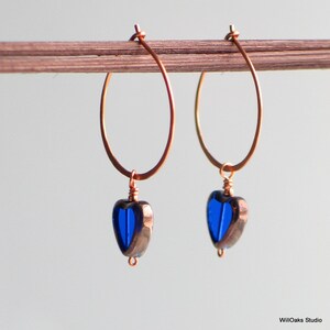 Cobalt Blue Heart Hoops, Czech Glass Heart on Handmade Copper Hoop Earrings, Transparent Glass Heart Earrings for Giving Bild 4