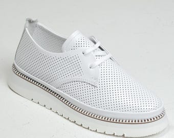 Moccasins perforated Krula white leather