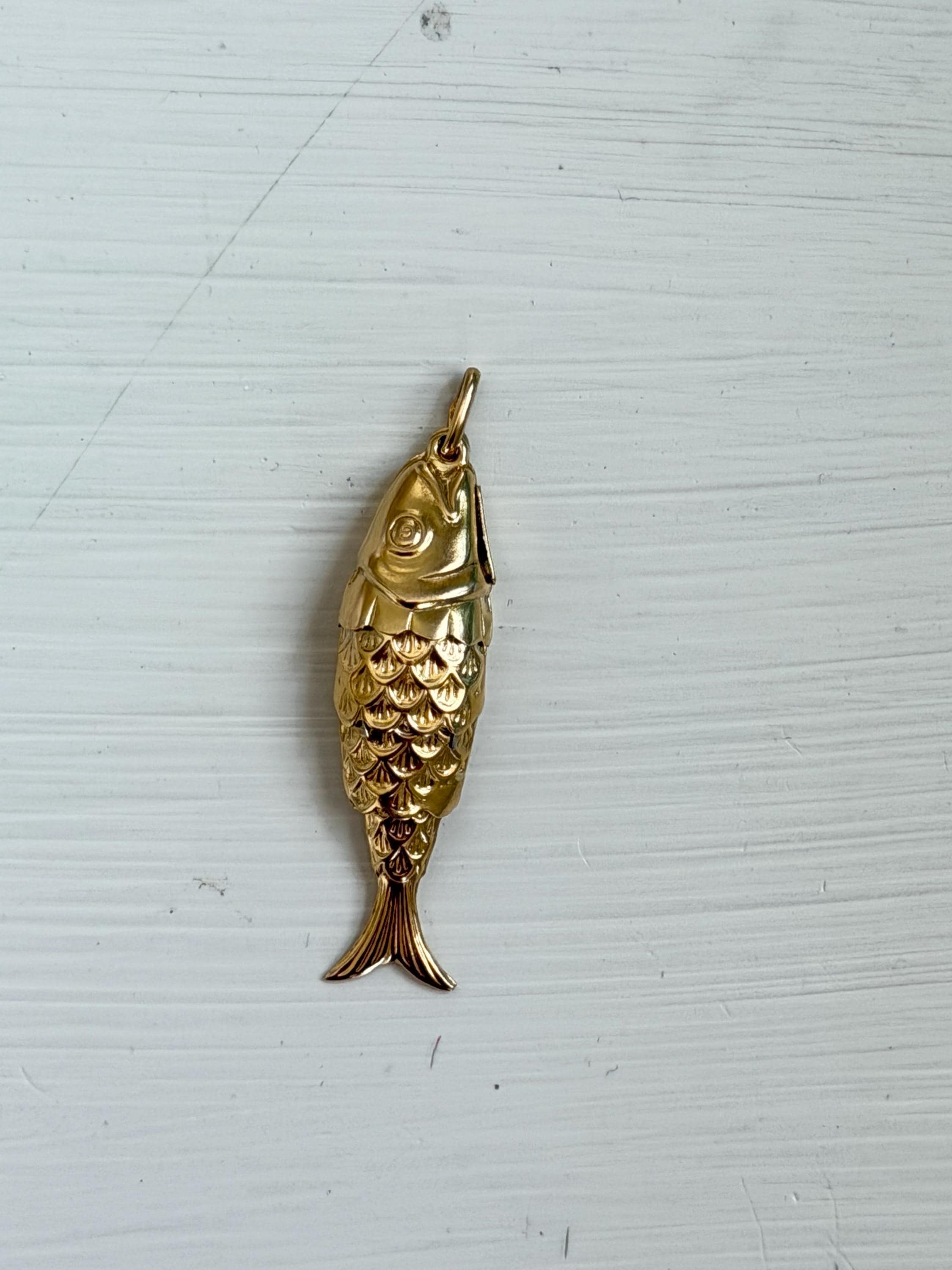 9ct Yellow Gold Moving Fish Pendant With Natural Sapphire Eyes UK Hallmarked