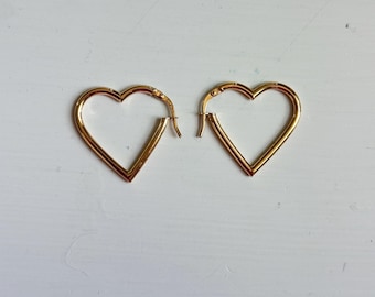 Herzförmige Creolen aus massivem 14-karätigem Gold, minimalistischer, romantischer Feinschmuck