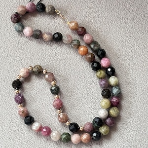 Multi Color Turmalin Perlen Halskette mit 14k Gold Scharniere | Natürliche Edelstein Mala Halskette | Oktober Geburtsstein Schmuck