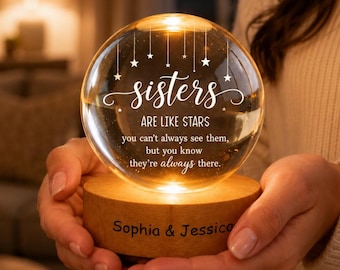 Persoonlijk cadeau voor je zus, LED-nachtlampje 'Zussen zijn als sterren', gepersonaliseerd familie-aandenken met naam, cadeau van zus voor zus, kristallen bol voor broers en zussen