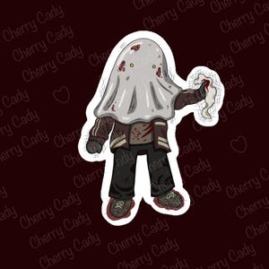 Peut inclure: Un autocollant représentant un personnage de fantôme de dessin animé portant une veste marron, un pantalon noir et des baskets. Le fantôme est couvert de taches de sang et tient un chiffon ensanglanté. L'autocollant a une bordure blanche et le texte "Cherry Cady" est répété.