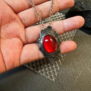 Dante&#39;s Amulet (Devil May Cry 3) | Role Playing | Necklace