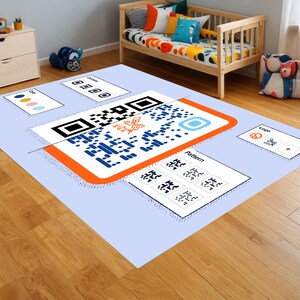 Peut inclure: Un tapis bleu et blanc avec un code QR, une palette de couleurs et un motif de carr&eacute;s. Le tapis porte les mots "Logo", "Motif" et "Ouvert" imprim&eacute;s dessus.