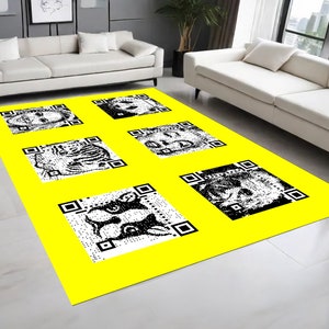 Puede incluir: Alfombra amarilla con diseños de código QR en blanco y negro. La alfombra presenta varias imágenes, incluyendo un perro, una persona y un gato.