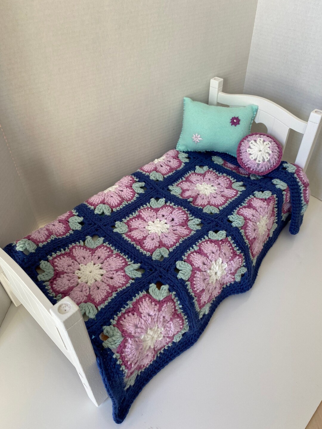 Doll Blanket, Doll Bedding, Granny Square Doll Blanket With Pillows