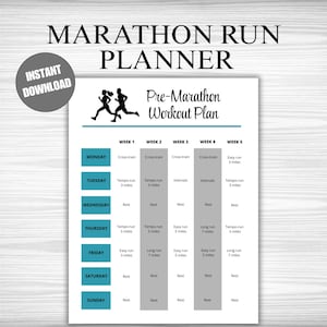 Könnte beinhalten: Ein weißer Trainingsplan für den Marathon mit teal- und schwarzem Design. Der Text "Marathon Run Planner" steht oben. Der Plan beinhaltet einen 5-Wochen-Plan mit Lauf- und Cross-Training-Übungen. Die Worte "Instant Download" sind in einem grauen Kreis.